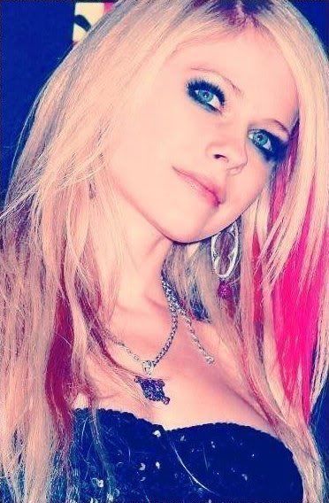 [已更新,更多美照!!!!!]    最令女歌手 ♥  Avril Lavigne  ♥