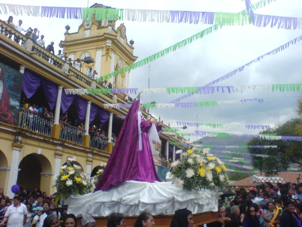Unas Fotos del Viernes Santo por Donde Vivo Unas Fotos del Viernes Santo por Donde Vivo