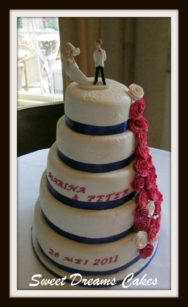 http://i1234.photobucket.com/albums/ff407/sweetdreamscakes1/5hoog.jpg