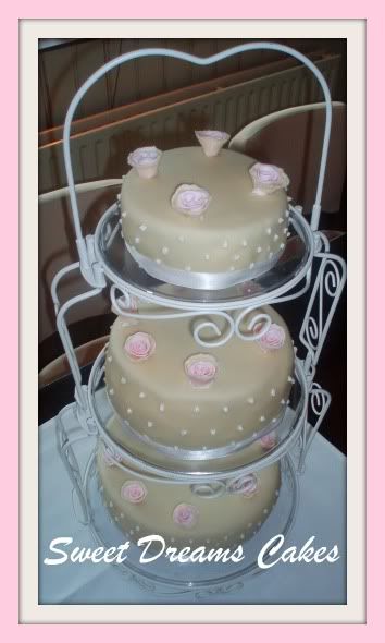 http://i1234.photobucket.com/albums/ff407/sweetdreamscakes1/bruidstaart.jpg