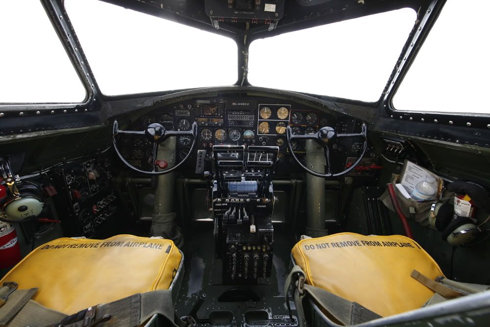 IMAGE: http://i1234.photobucket.com/albums/ff419/radio_engineer/B17/B17-Cockpit.jpg