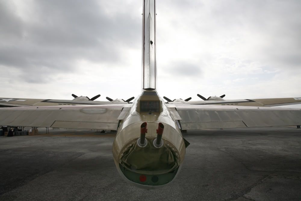 IMAGE: http://i1234.photobucket.com/albums/ff419/radio_engineer/B17/B17-rear.jpg