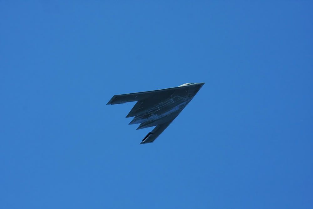 IMAGE: http://i1234.photobucket.com/albums/ff419/radio_engineer/B2%20Bomber/B22b.jpg