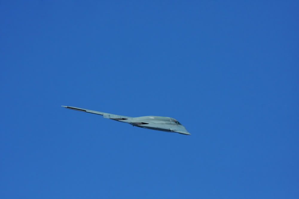 IMAGE: http://i1234.photobucket.com/albums/ff419/radio_engineer/B2%20Bomber/B24b.jpg