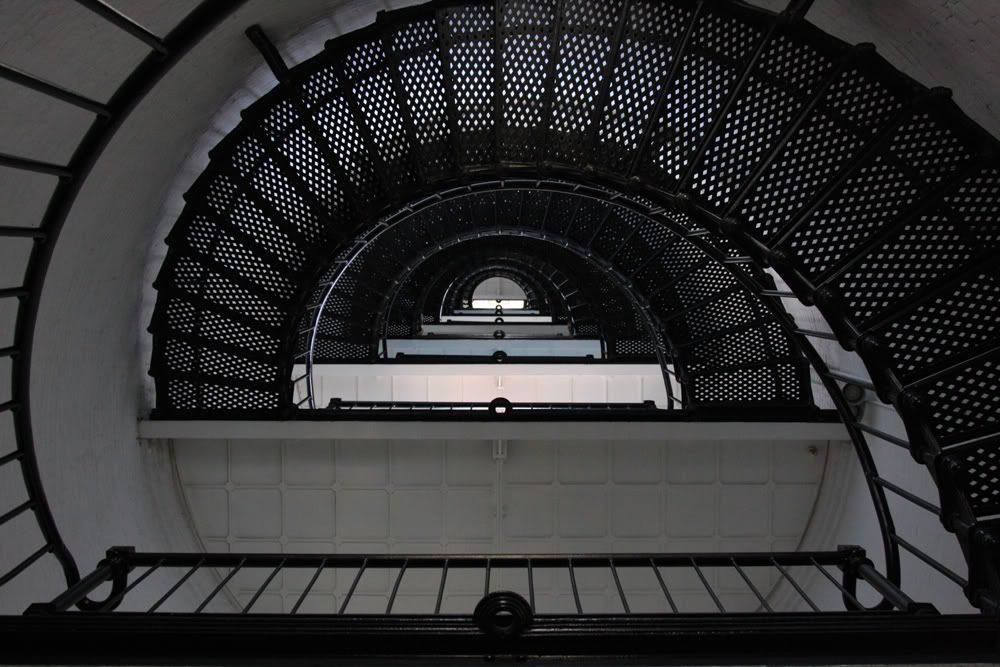 IMAGE: http://i1234.photobucket.com/albums/ff419/radio_engineer/misc/SemiCirclesonStairwaytoHeaven.jpg