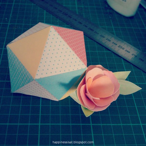 Happiness is... paper craft - handmade paper geoball and paper flower Happiness is... paper craft - handmade paper geoball and paper flower