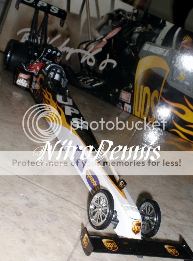   VANDERGRIFF 116 UPS Milestone TOP FUEL 2006 NITRO Dragster DIECAST